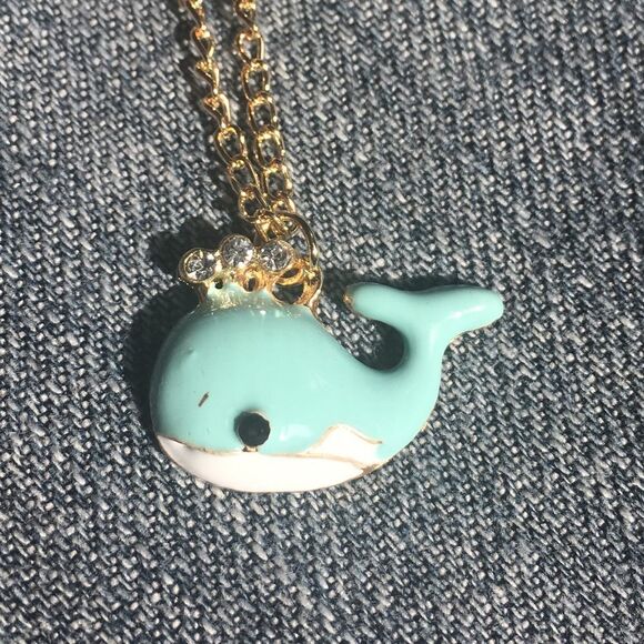 (A2) Whale Necklace - Picture 2 of 4
